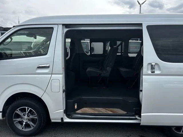 トヨタ　ハイエースワゴン　４ＷＤ