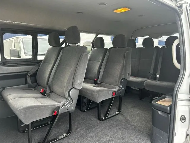 トヨタ　ハイエースワゴン　４ＷＤ