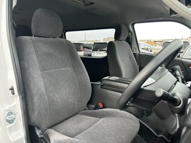 トヨタ　ハイエースワゴン　４ＷＤ