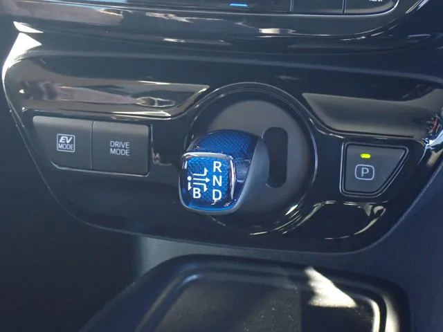 トヨタ プリウス