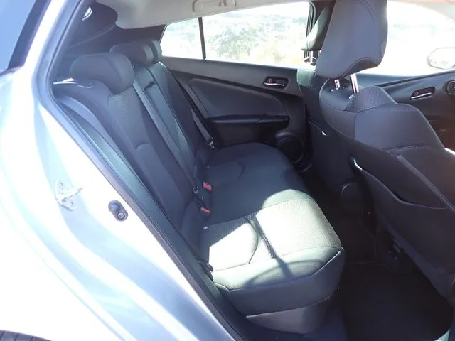 トヨタ プリウス