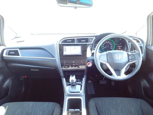 ホンダ　シャトル　ハイブリッド