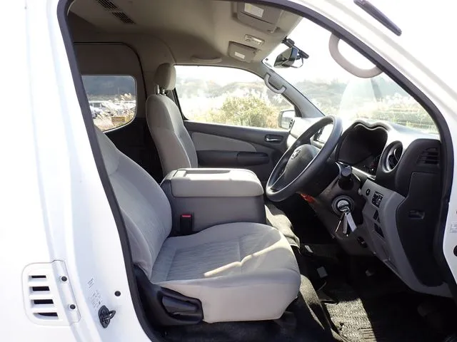 NV350キャラバン ワゴン(ニッサン)の車両写真