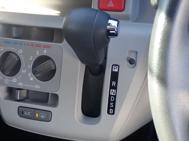 ミラ　イース（ダイハツ）の車両写真