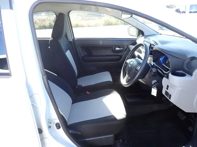 ミラ　イース（ダイハツ）の車両写真