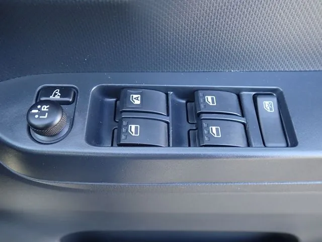 ミラ　イース（ダイハツ）の車両写真