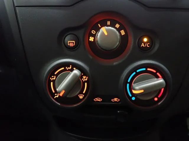 ニッサン　ノート