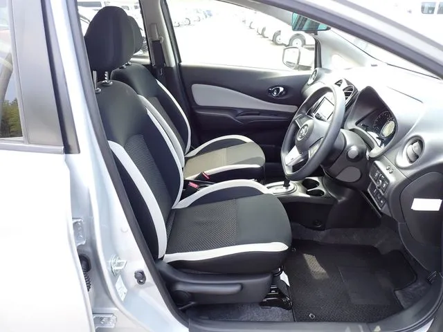 ニッサン　ノート