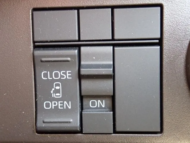 トール（ダイハツ）の車両写真