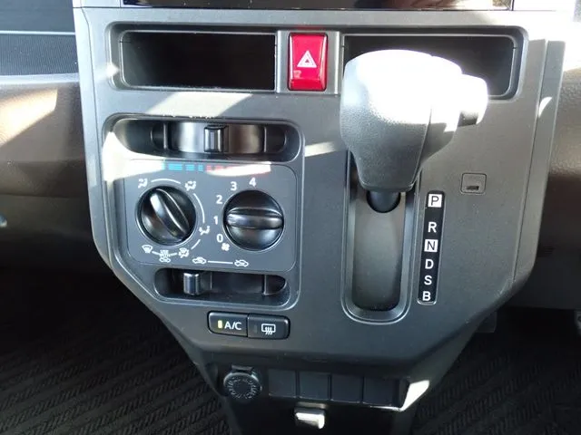 トール（ダイハツ）の車両写真