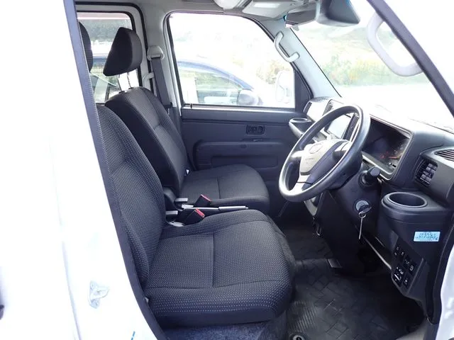 ダイハツ　ハイゼットカーゴ　４ＷＤ