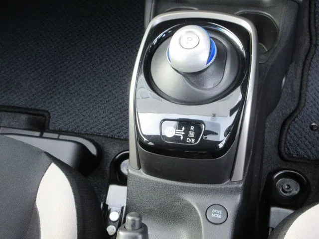 ノート　４ＷＤ（ニッサン）の車両写真