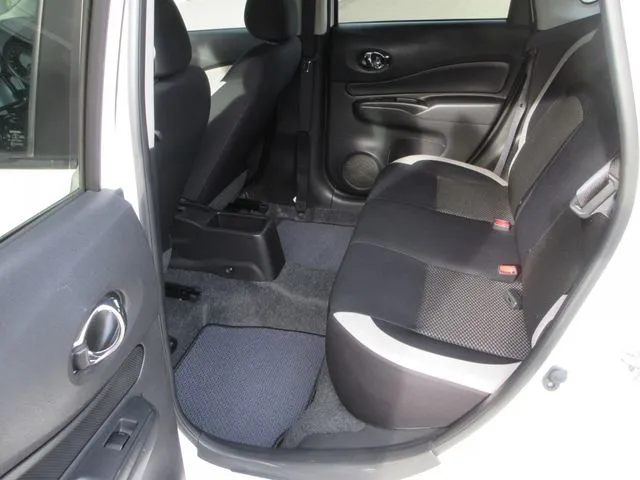 ノート　４ＷＤ（ニッサン）の車両写真