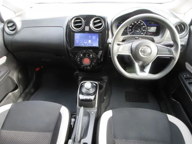 ノート　４ＷＤ（ニッサン）の車両写真