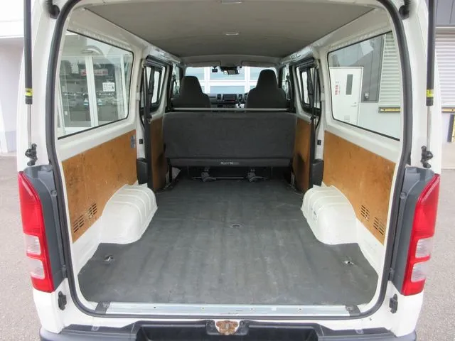 ハイエースバン　４ＷＤ（トヨタ）の車両写真