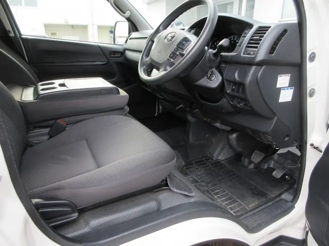 ハイエースバン　４ＷＤ（トヨタ）の車両写真