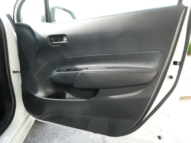 アクア（トヨタ）の車両写真