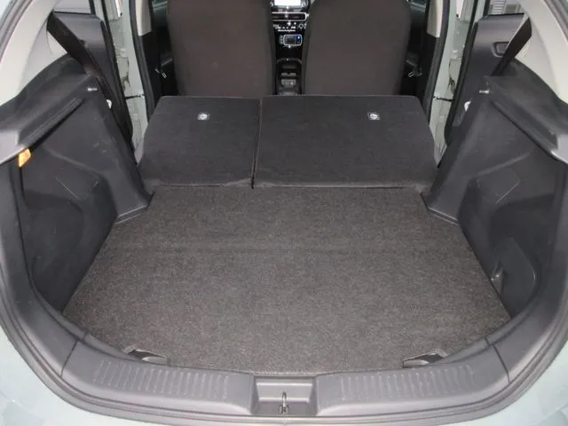 アクア（トヨタ）の車両写真