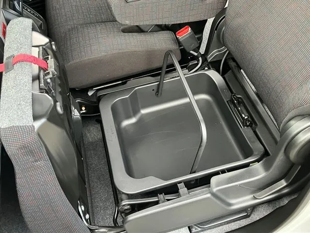 スペーシア　４ＷＤ（スズキ）の車両写真