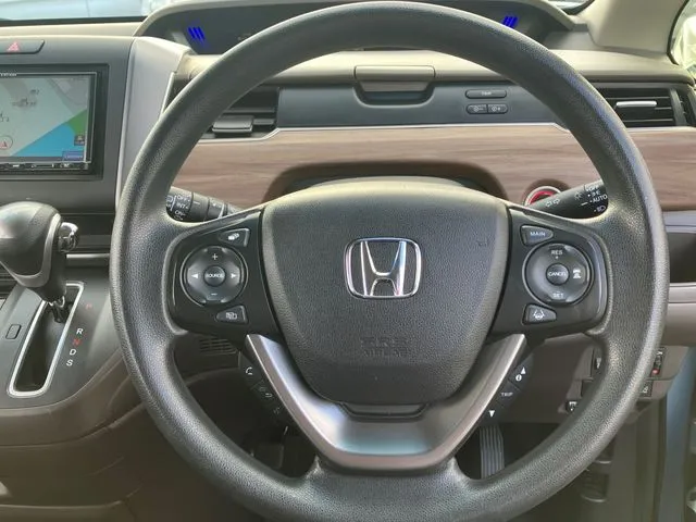 フリード(ホンダ)の車両写真