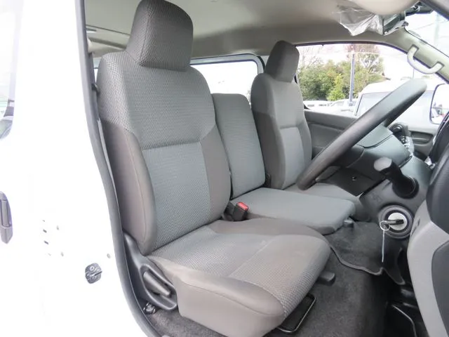 NV350キャラバン 1.2t(ニッサン)の車両写真