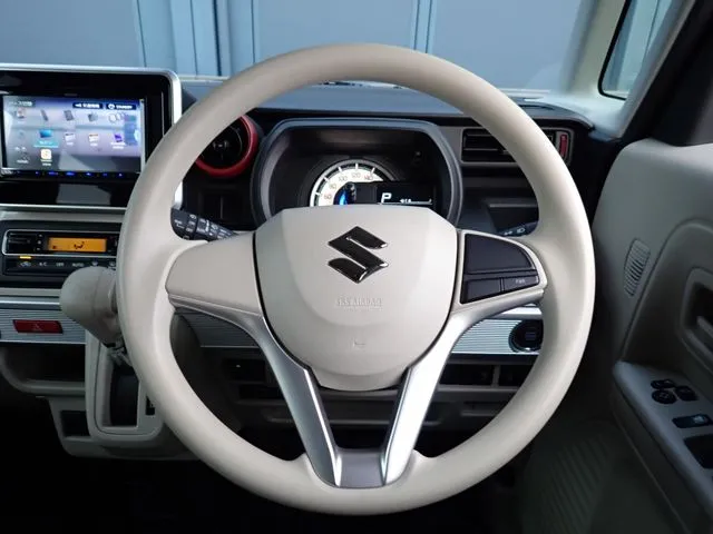 スペーシア（スズキ）の車両写真