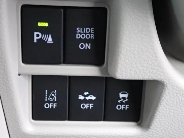 スペーシア（スズキ）の車両写真