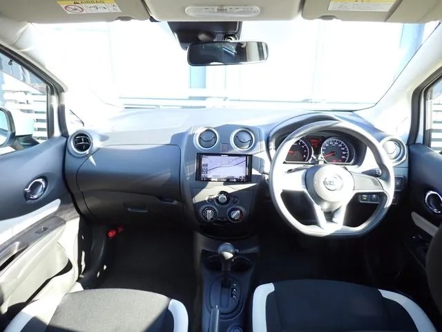 ニッサン　ノート