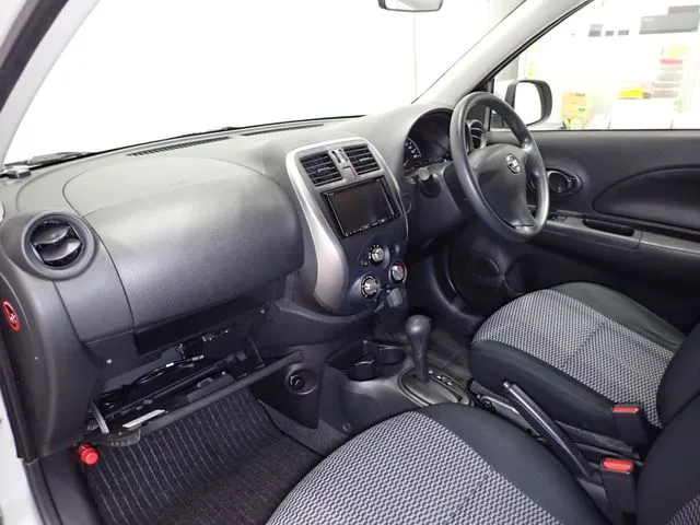 ニッサン マーチ