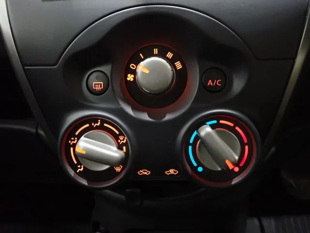 ニッサン マーチ