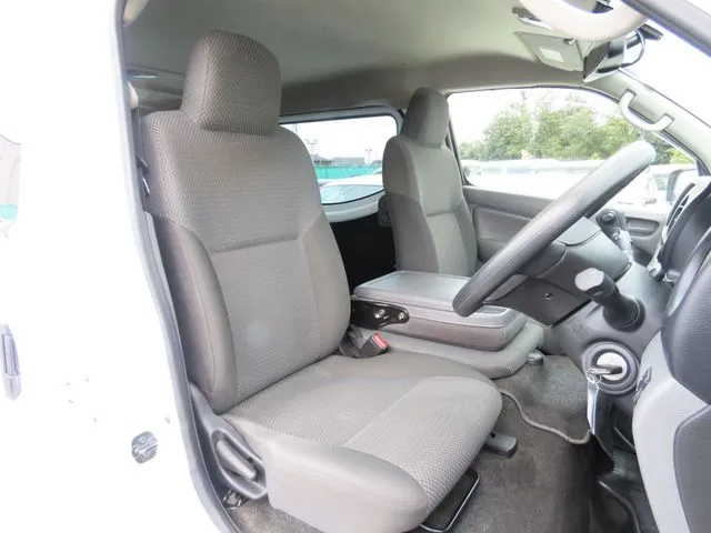 ＮＶ３５０キャラバン　１．２ｔ（ニッサン）の車両写真