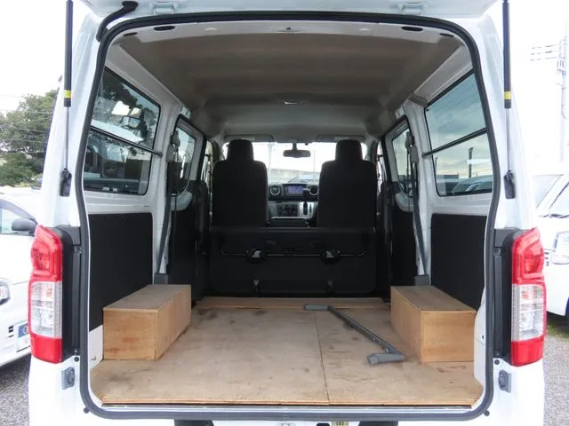 ＮＶ３５０キャラバン　１．２ｔ（ニッサン）の車両写真