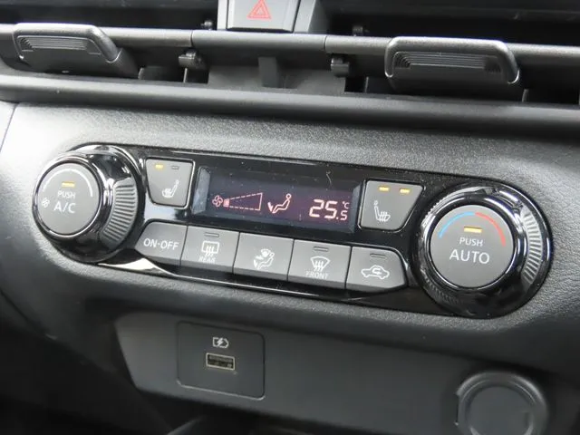 ニッサン　ノート　４ＷＤ