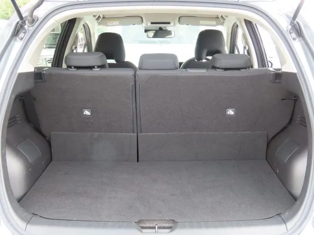 ニッサン　ノート　４ＷＤ