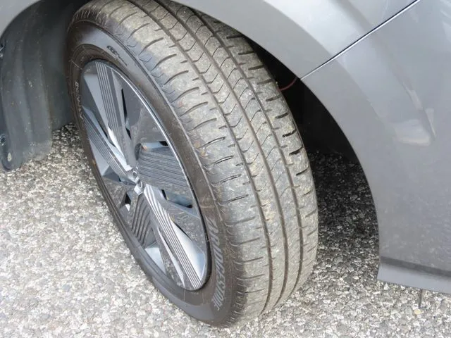 ニッサン　ノート　４ＷＤ