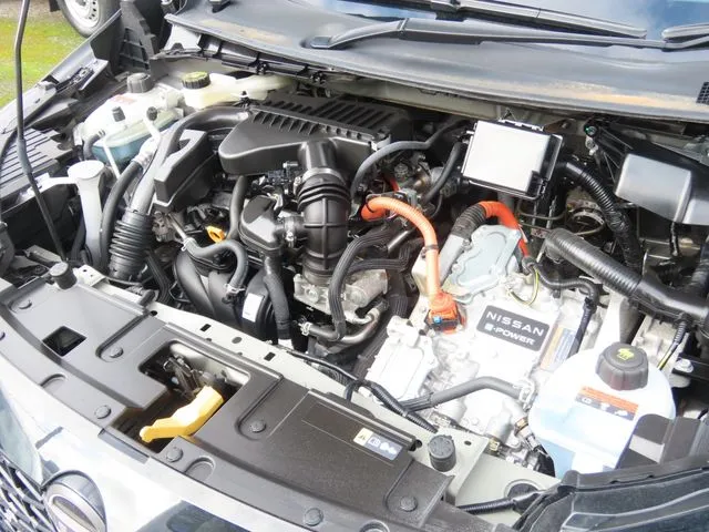 ニッサン　ノート　４ＷＤ