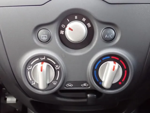 ニッサン　ノート