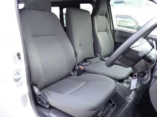 ハイエースバン　４ＷＤ（トヨタ）の車両写真