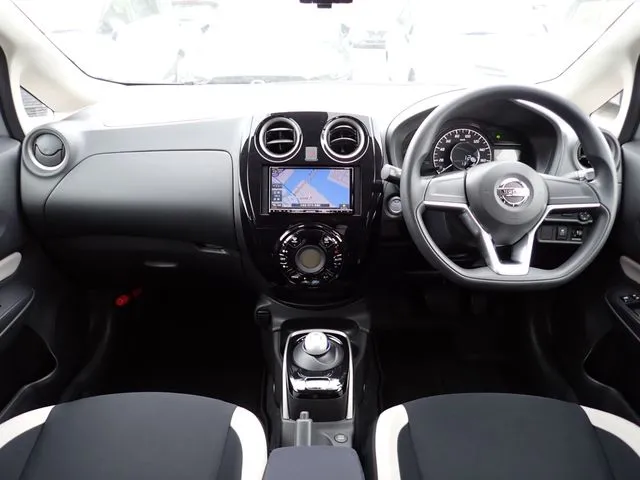 ノート（ニッサン）の車両写真