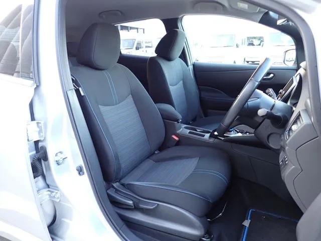 リーフ（ニッサン）の車両写真