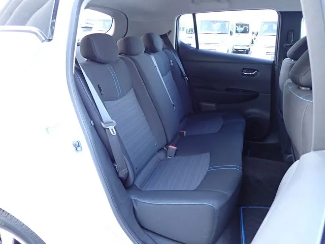 リーフ（ニッサン）の車両写真