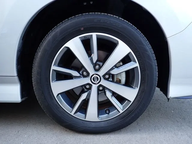 リーフ（ニッサン）の車両写真