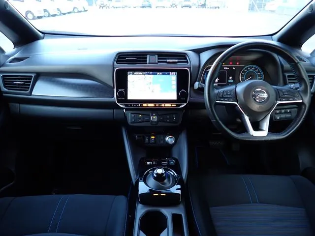 リーフ（ニッサン）の車両写真