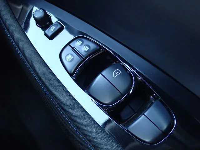 リーフ（ニッサン）の車両写真