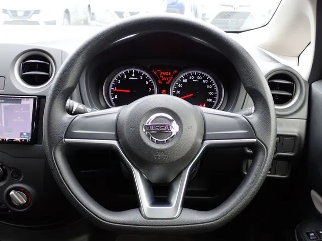 ノート（ニッサン）の車両写真