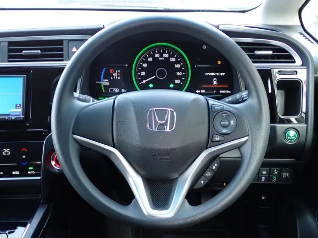 シャトル　ハイブリッド　４ＷＤ（ホンダ）の車両写真