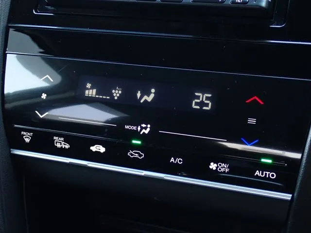 シャトル　ハイブリッド　４ＷＤ（ホンダ）の車両写真