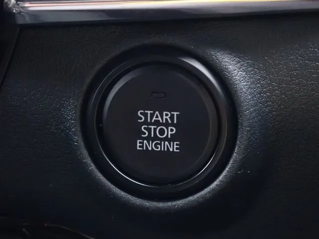 ＭＡＺＤＡ３　ファストバック（マツダ）の車両写真