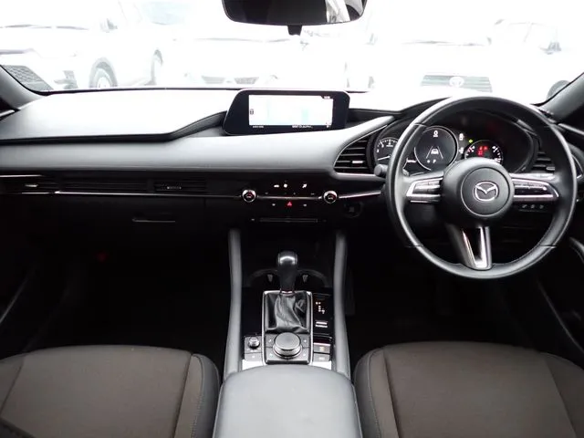 ＭＡＺＤＡ３　ファストバック（マツダ）の車両写真