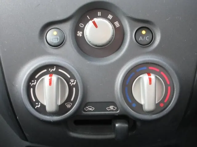 ノート　４ＷＤ（ニッサン）の車両写真